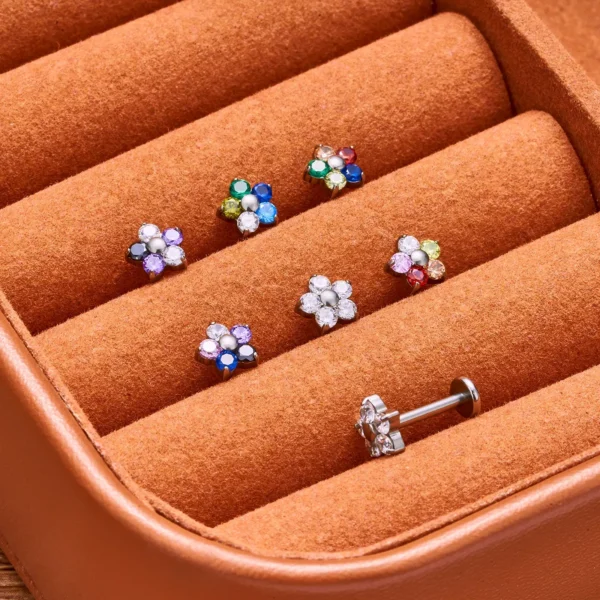 Daweys DS4335 Plum Blossom Zircon Lip Piercing Elegant Titanium Jewelry with Sparkling Gemstone - Image 4
